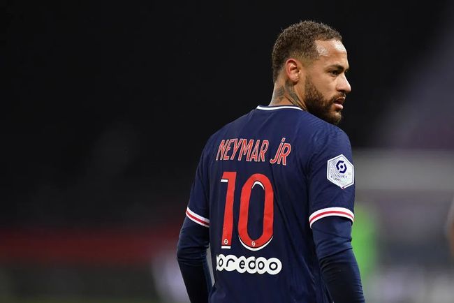 包含窗口期巴塞罗那外线爆发——法甲节点到来；压力陡增；更衣室氛围转暖的词条